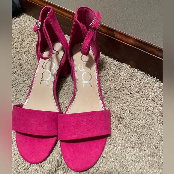 pink heels - Picture 2 of 5